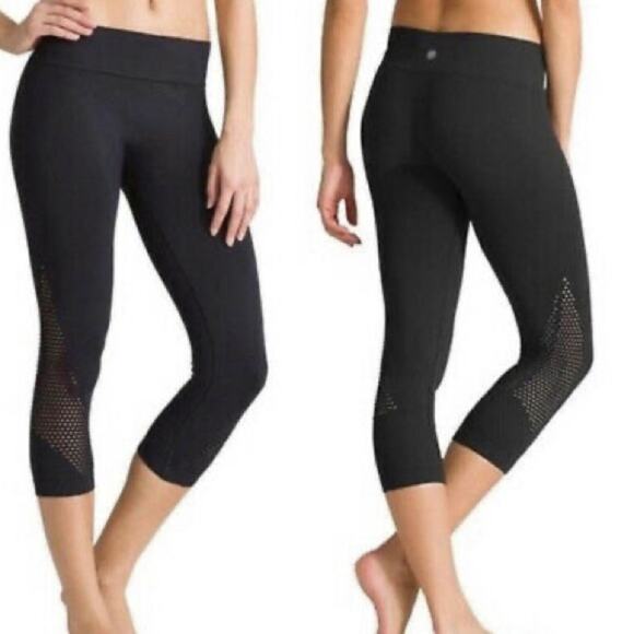 Athleta Black Breakthrough Laser Cut Seamless Cropped Capri Leggings Size Small - Picture 1 of 7
